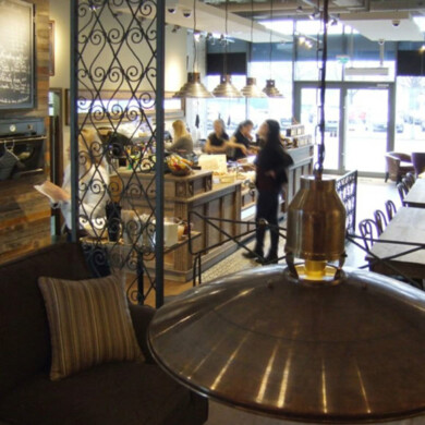 ARCHITEKTURA, WNĘTRZA, DESIGN Projektowanie wnętrz kawiarni Green Caffè Nero w biurowcu Wave w Warszawie