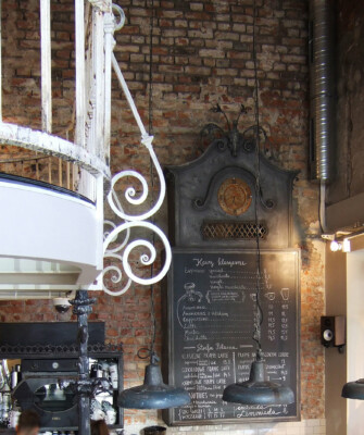 Projektujemy kawiarnie, restauracje – nagrodzone wnętrze Green Caffè Nero przy Alejach Jerozolimskich w Warszawie