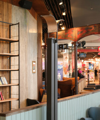 Kreatywne studio architektury – lampy, strefa siedzeń kawiarni Green Caffè Nero