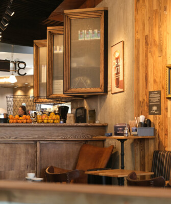 Projektujemy lokale gastronomiczne – architektura i wnętrza Green Caffè Nero, Młociny w Warszawie