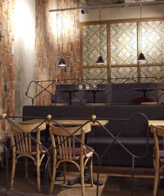 Projektujemy kawiarnie, restauracje – architektura i wnętrza Green Caffè Nero, Galeria Dominikańska