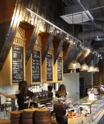 Projektujemy lokale gastronomiczne – wnętrze Green Caffè Nero przy Karolkowej w Warszawie