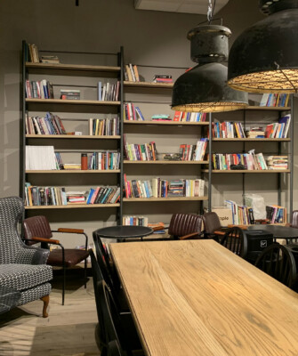 Projektujemy lokale gastronomiczne – lada barowa i detale wykończenia Green Caffè Nero przy Krupniczej