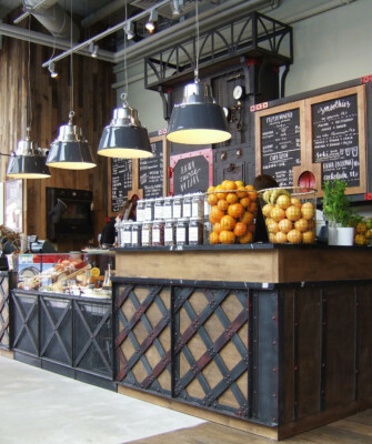 Unikatowy design architektury i wnętrz Green Caffè Nero przy Prostej w Warszawie