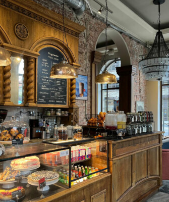 Projektujemy kawiarnie, restauracje – architektura i wnętrza Green Caffè Nero na placu Kościuszki we Wrocławiu